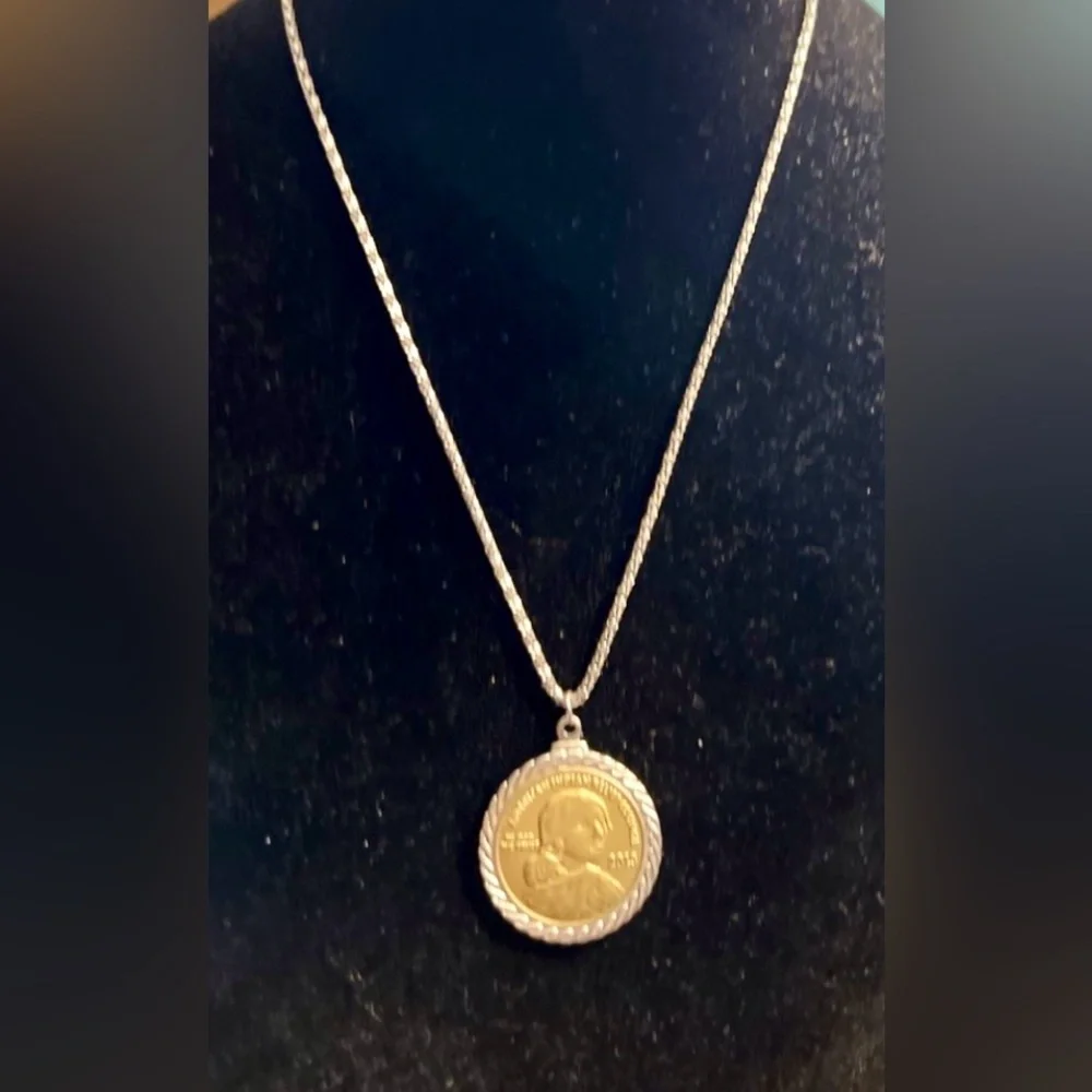 American Indian Relief council 2013 coin Pendant On Silver-Tone Chain - Picture 4 of 7